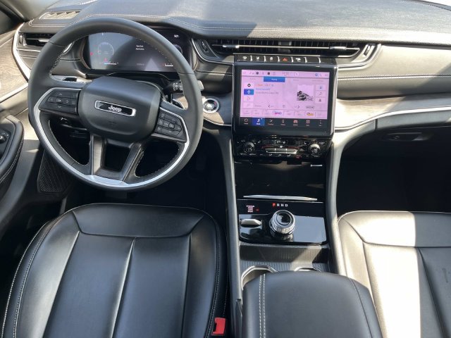 Used 2025 Jeep Grand Cherokee L Limited AWD/4WD image 15