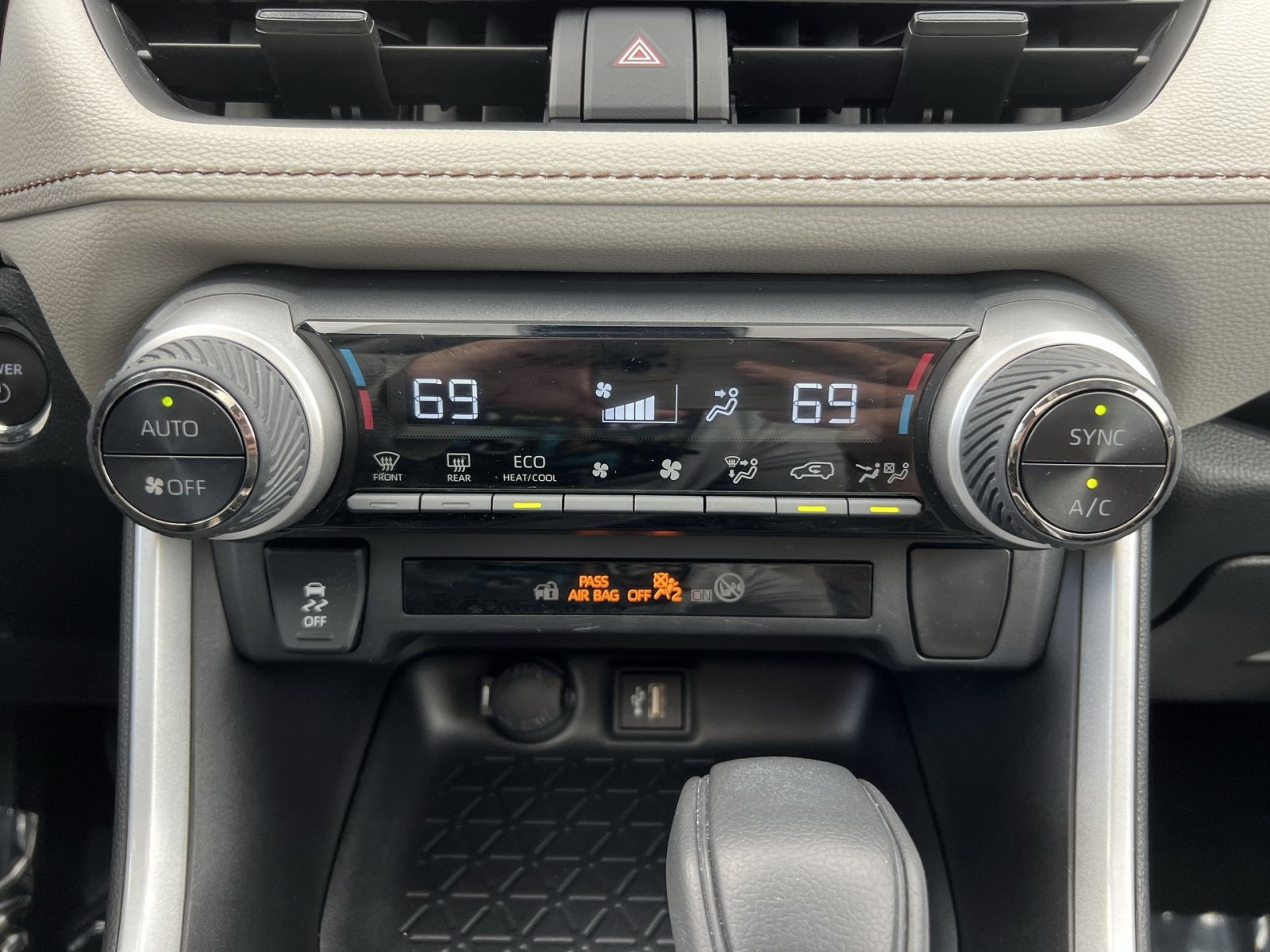 Used 2024 Toyota RAV4 XLE w/ Convenience Package AWD/4WD image 20
