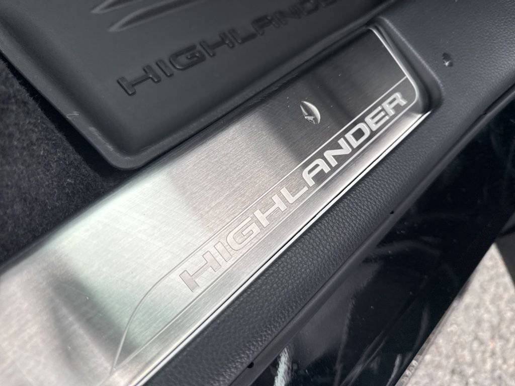 New 2026 Toyota Highlander Platinum image 4