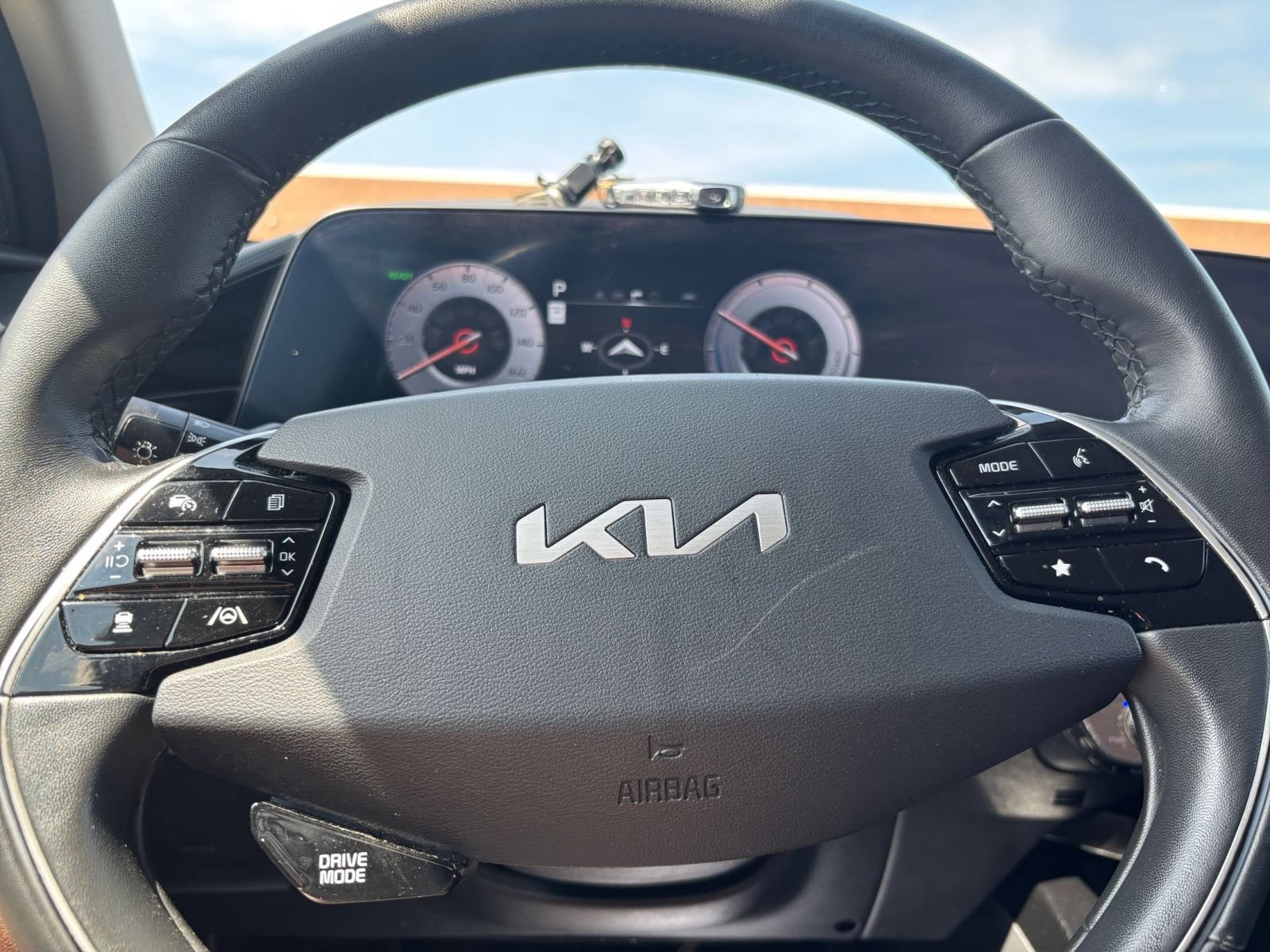 Used 2023 Kia Niro Wind FWD image 32