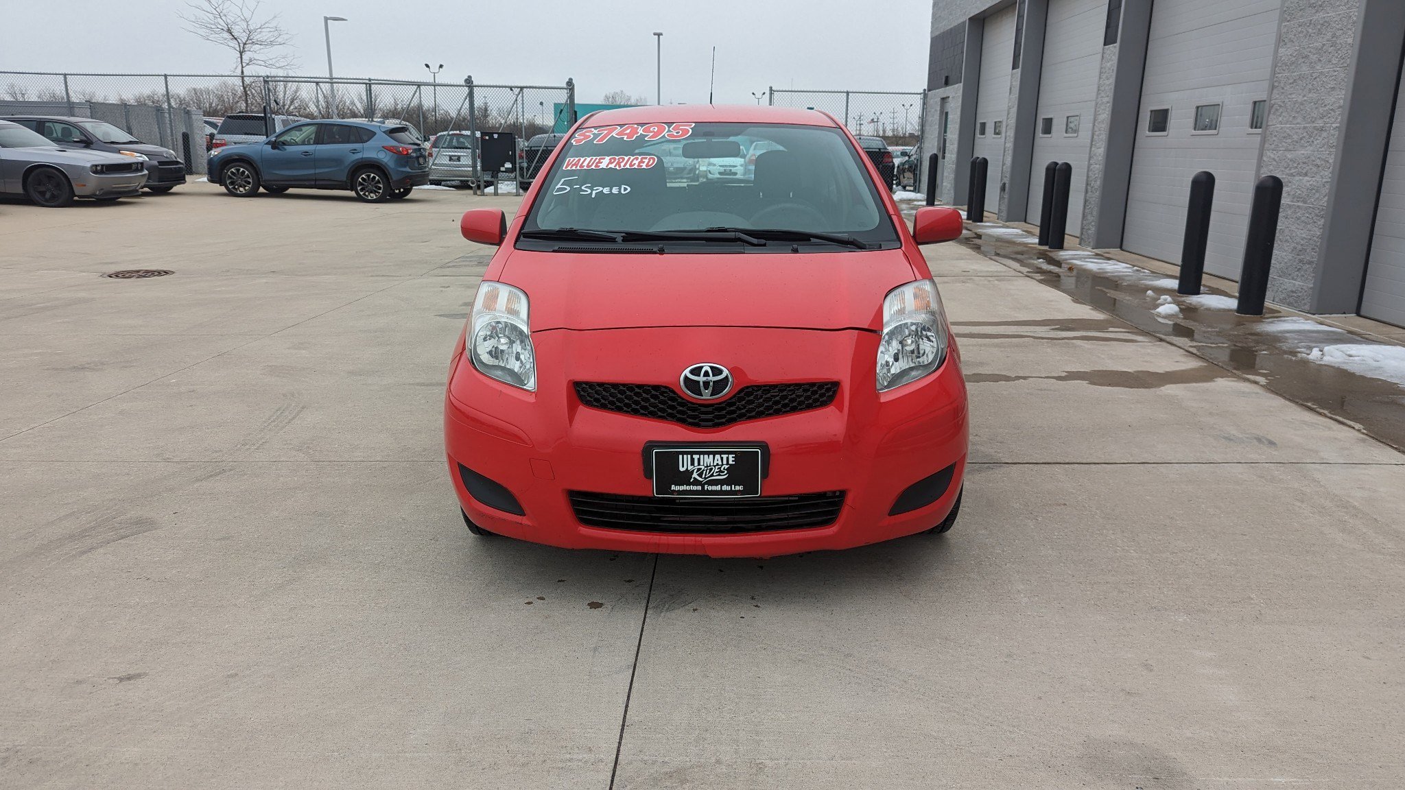 Used 2010 Toyota Yaris 2-Door Hatchback image 8