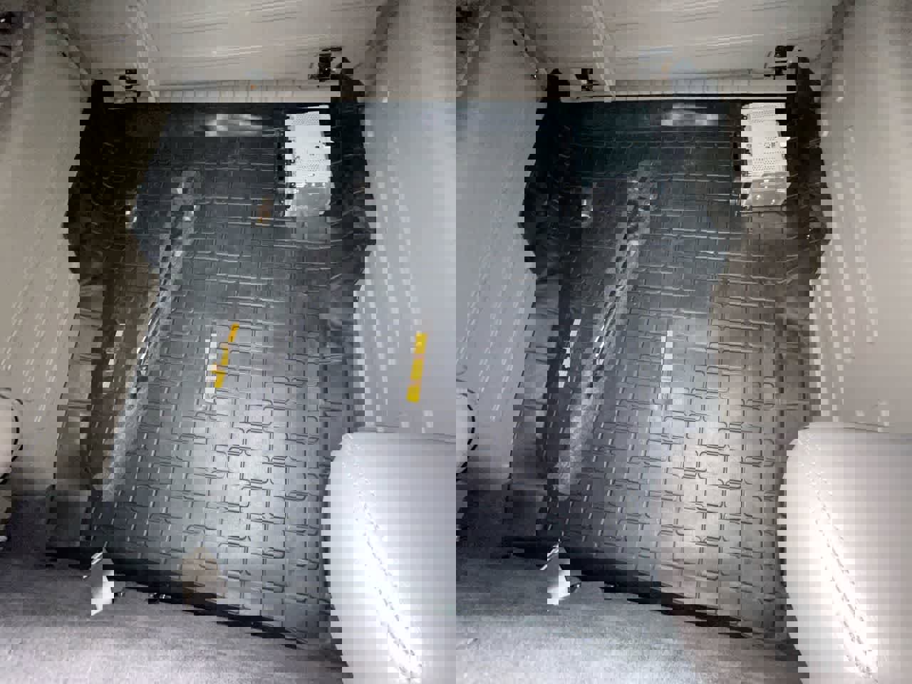 Used 2003 HUMMER H2 w/ Preferred Equipment Group image 23