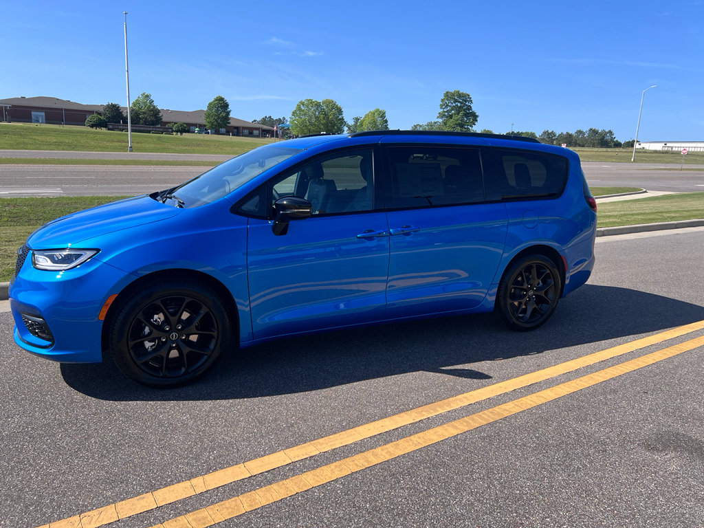 New 2026 Chrysler Pacifica Select w/ S Appearance Package FWD image 7