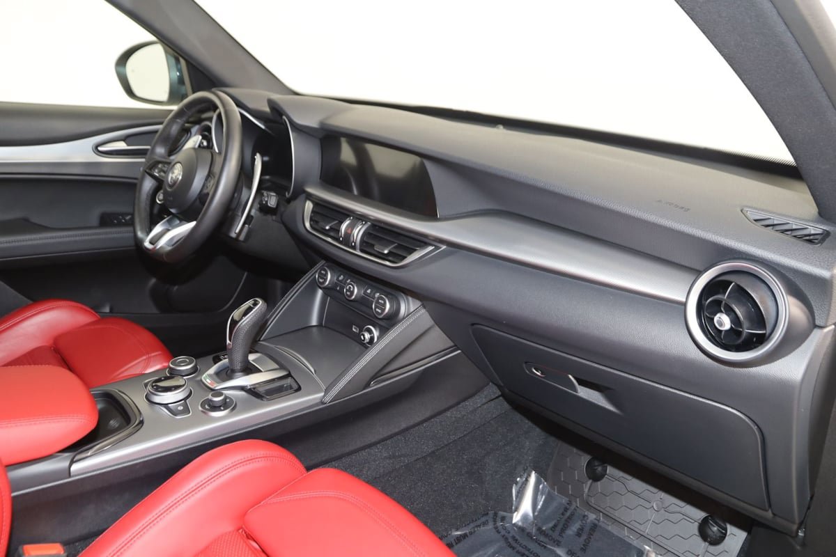 Used 2024 Alfa Romeo Stelvio Veloce image 30