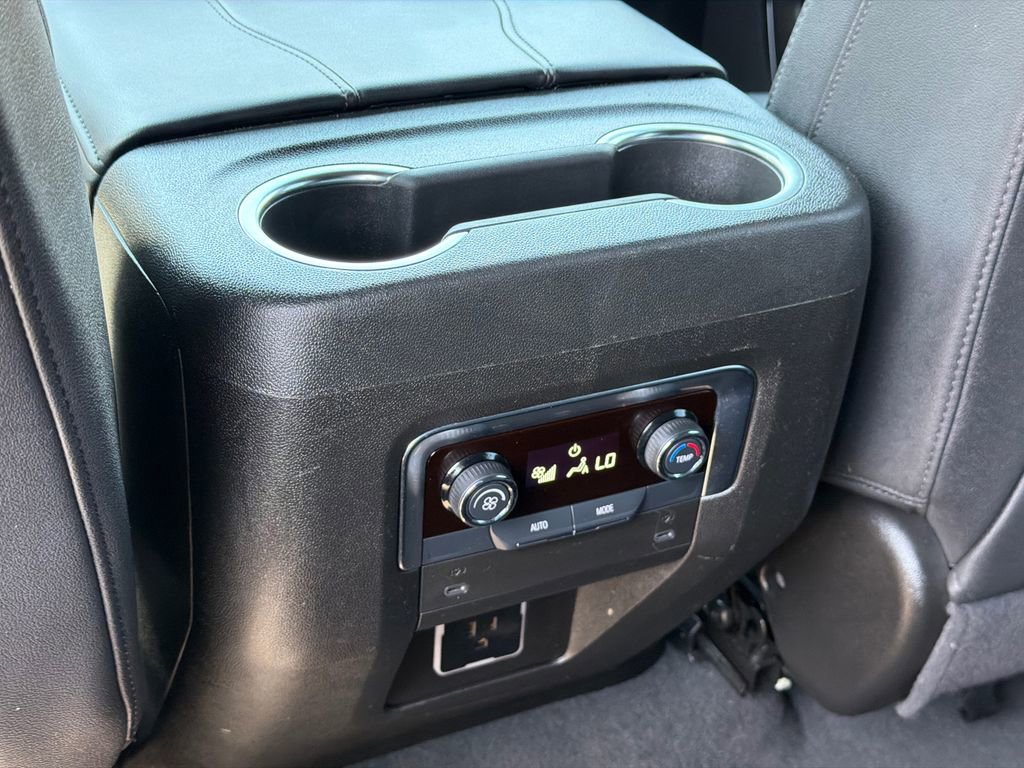 Used 2025 Chevrolet Suburban Z71 AWD/4WD image 22