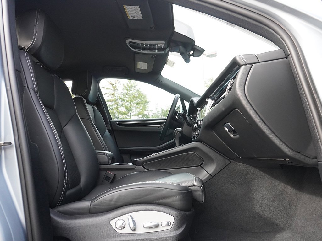 Used 2022 Porsche Macan image 32