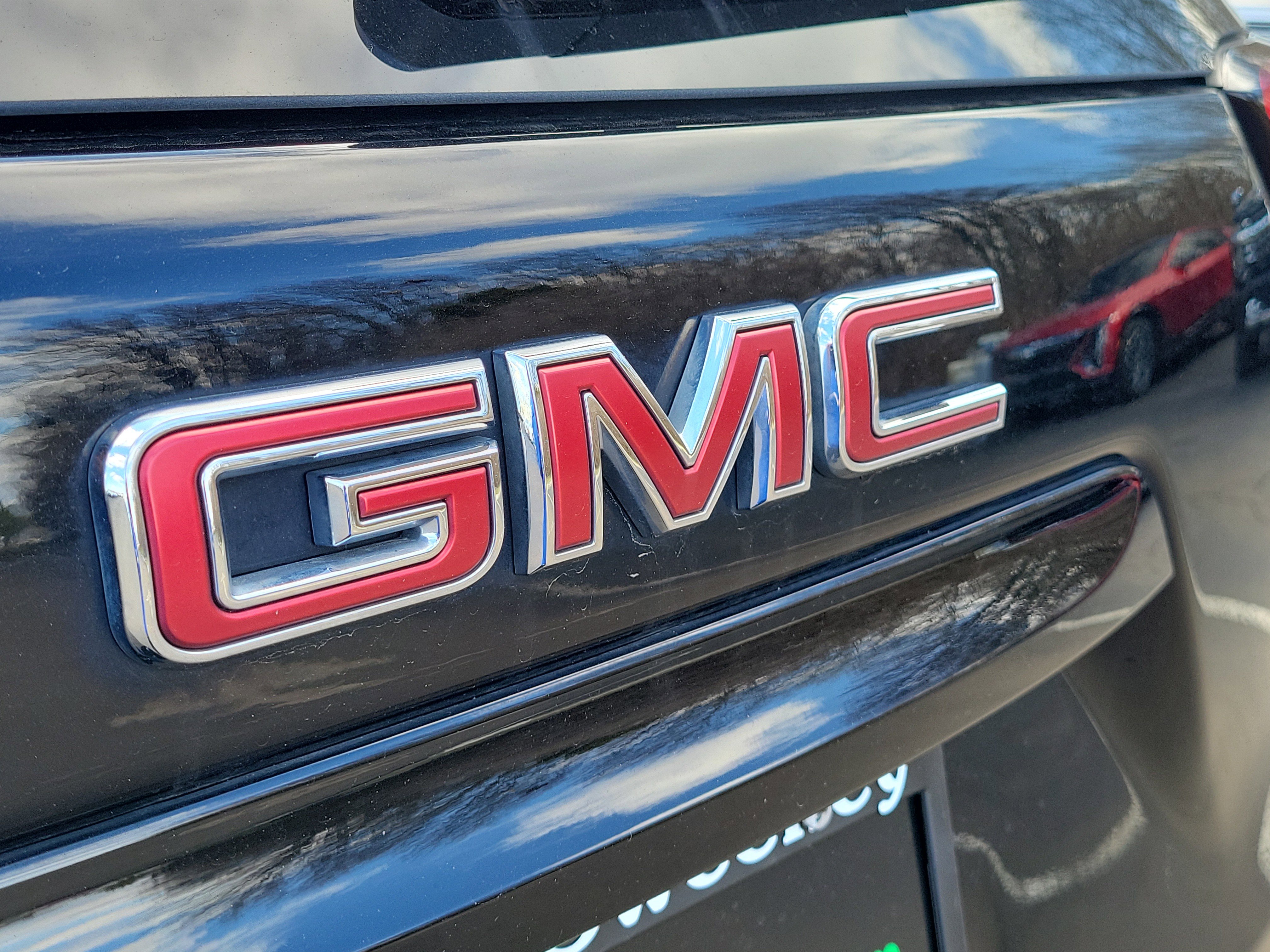 Used 2023 GMC Terrain SLE w/ Driver Convenience Package image 7