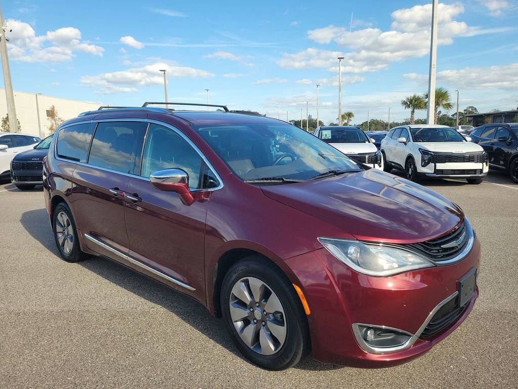Used 2018 Chrysler Pacifica Limited w/ Advanced Safetytec Group image 3