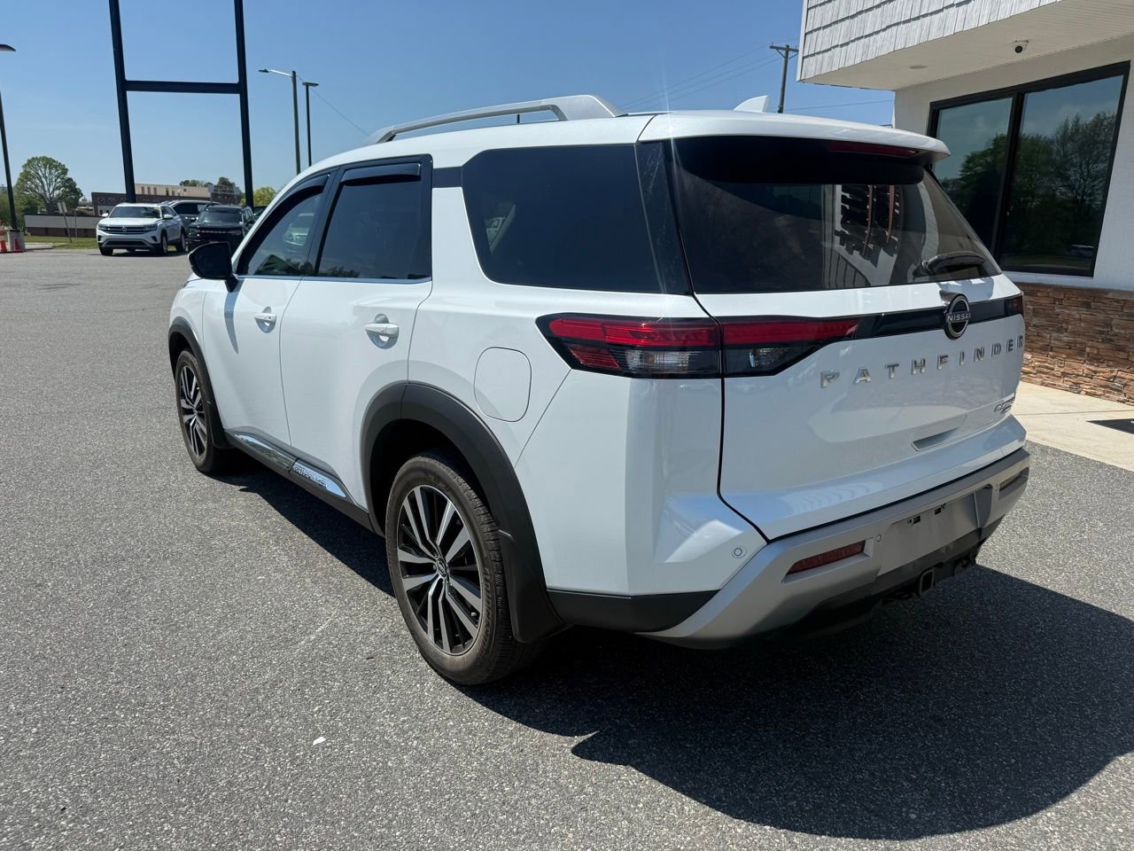 Used 2025 Nissan Pathfinder Platinum image 6