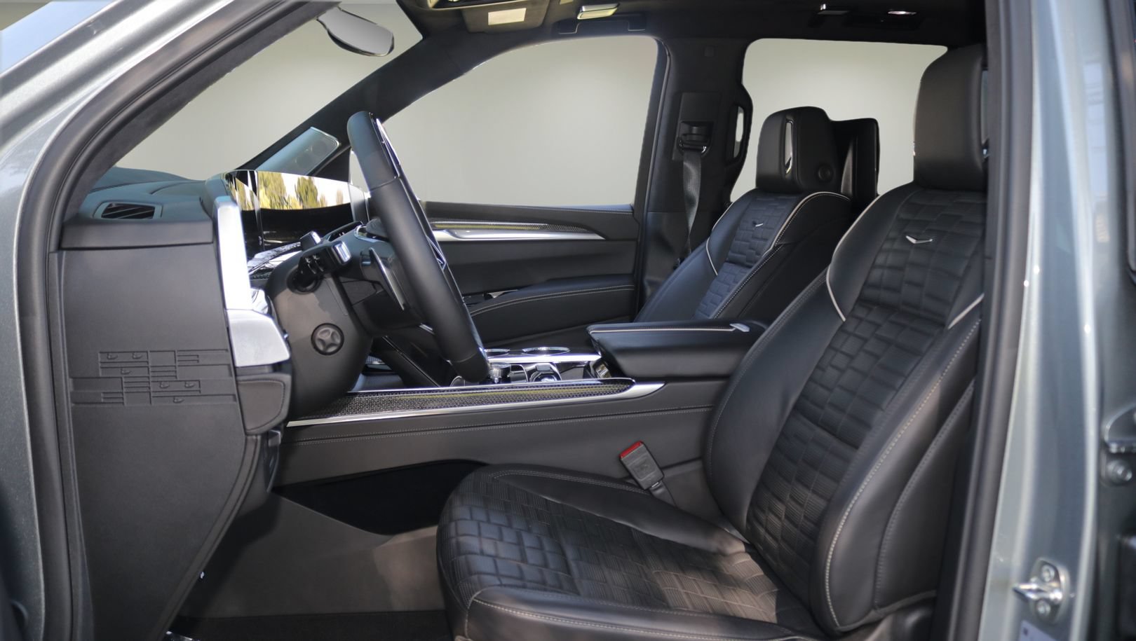 Certified 2025 Cadillac Escalade V w/ LPO, ONYX Package AWD/4WD image 11