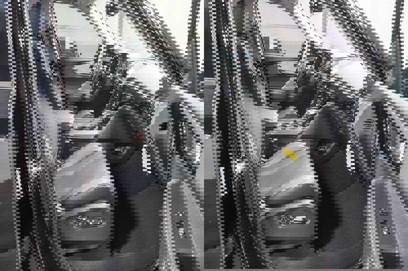 Used 2025 Acura MDX SH-AWD w/ Technology Package image 16