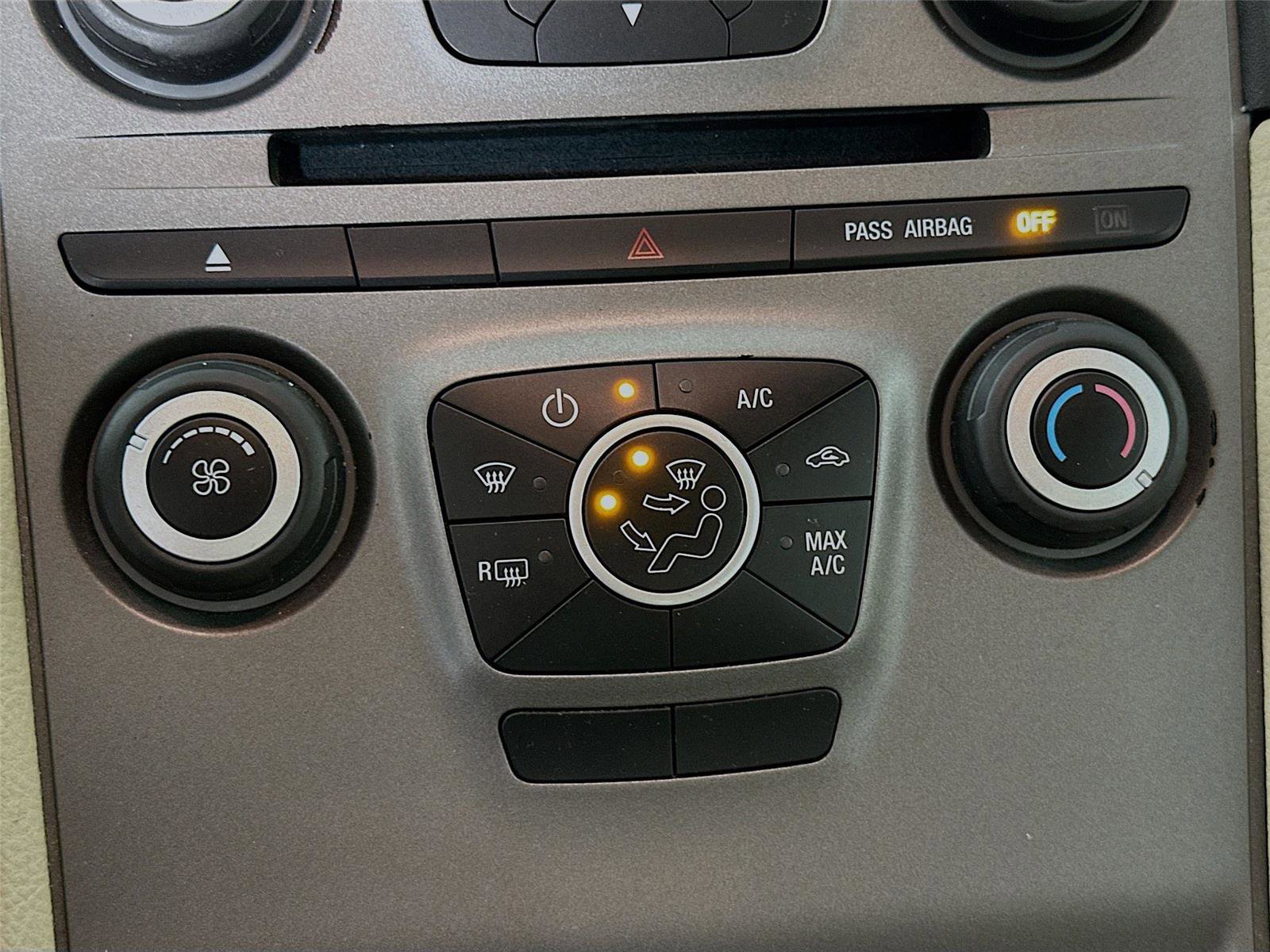 Used 2018 Ford Taurus SE FWD image 9