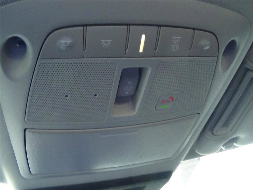 Used 2022 Nissan Armada SL w/ Captain's Chairs Package image 32