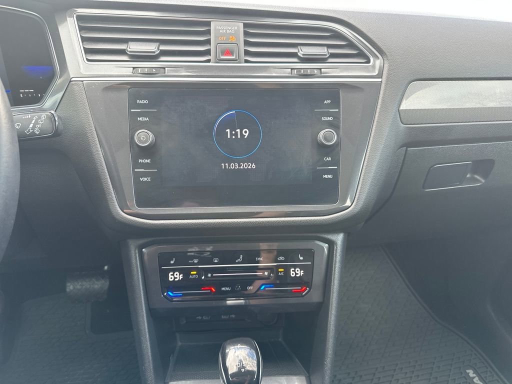 Used 2022 Volkswagen Tiguan SE image 6