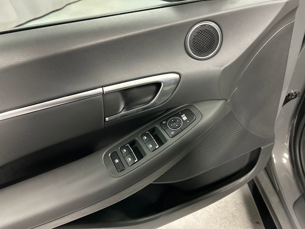 Used 2021 Hyundai Sonata SEL w/ Convenience Package image 12