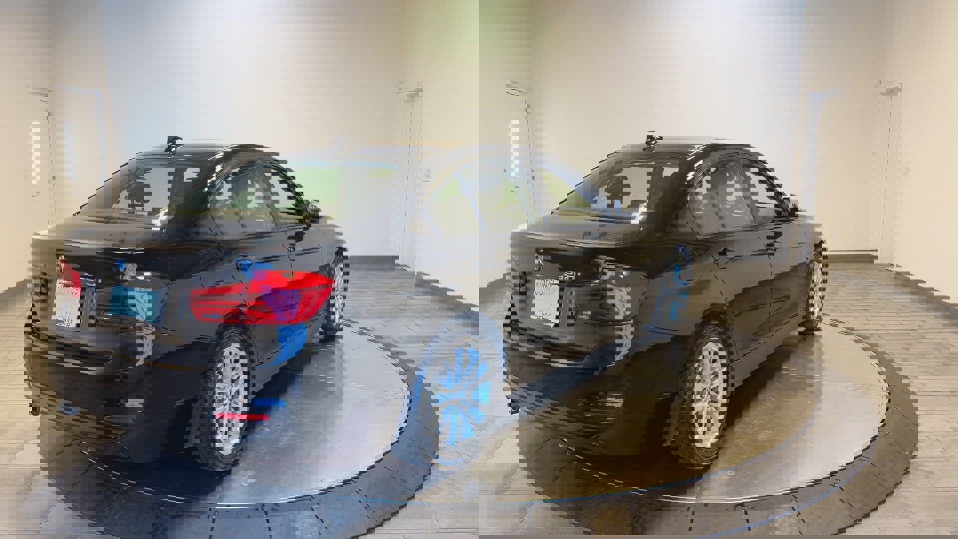 Used 2018 BMW 320i xDrive Sedan image 8