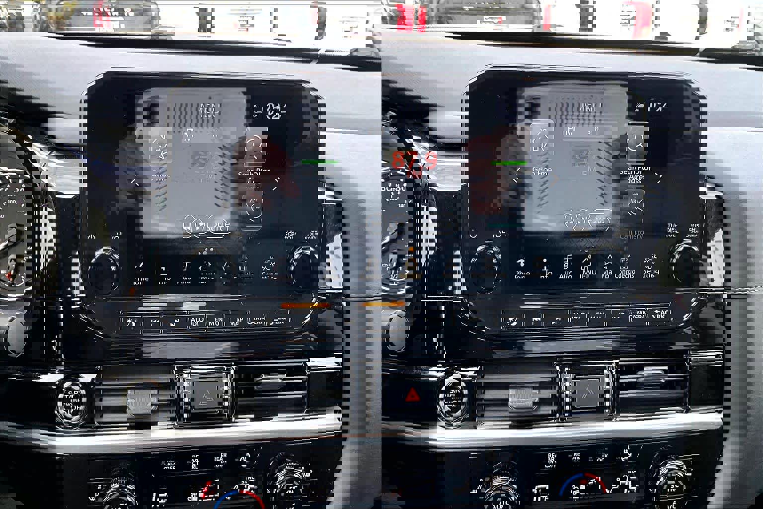 Used 2023 Nissan Pathfinder SL image 32