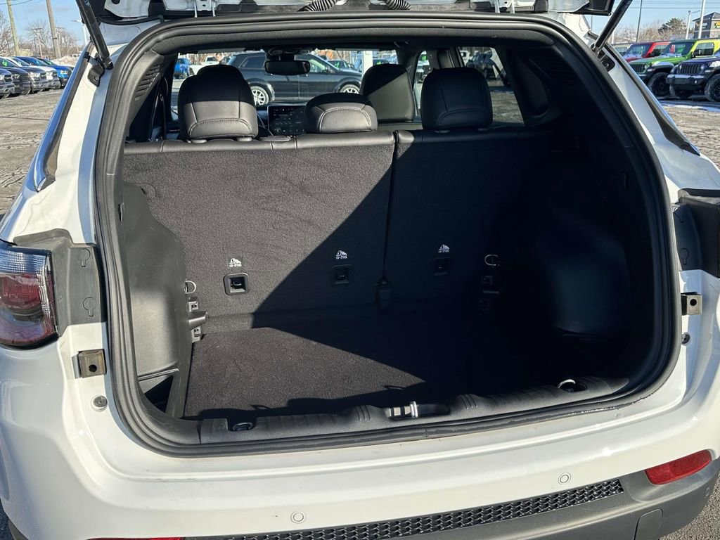 Used 2024 Jeep Compass Limited image 11