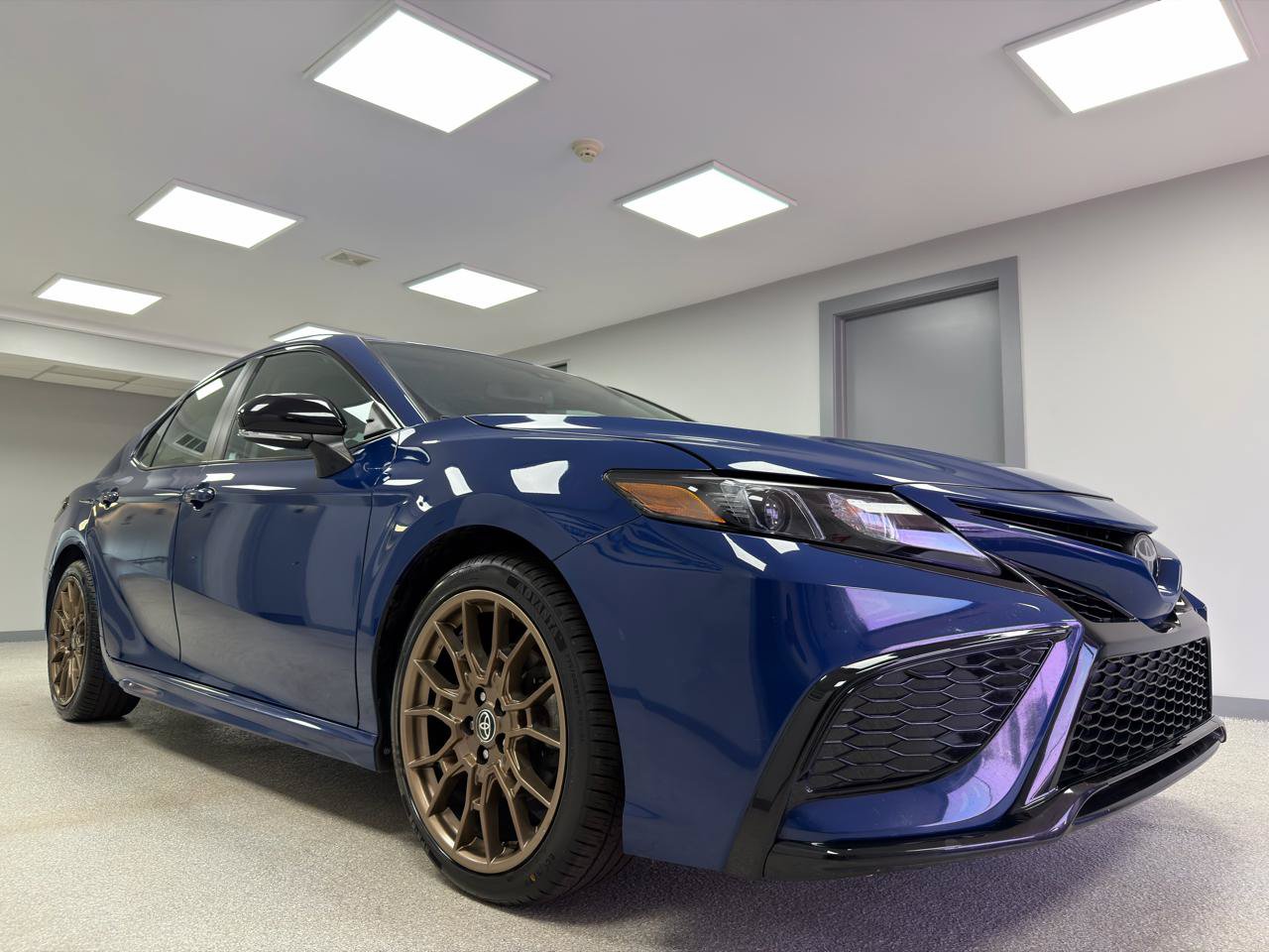 Used 2023 Toyota Camry SE w/ Convenience Package AWD/4WD image 4