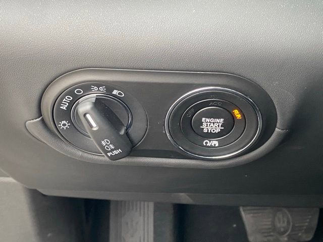 Used 2024 Maserati Levante GT Ultima image 35