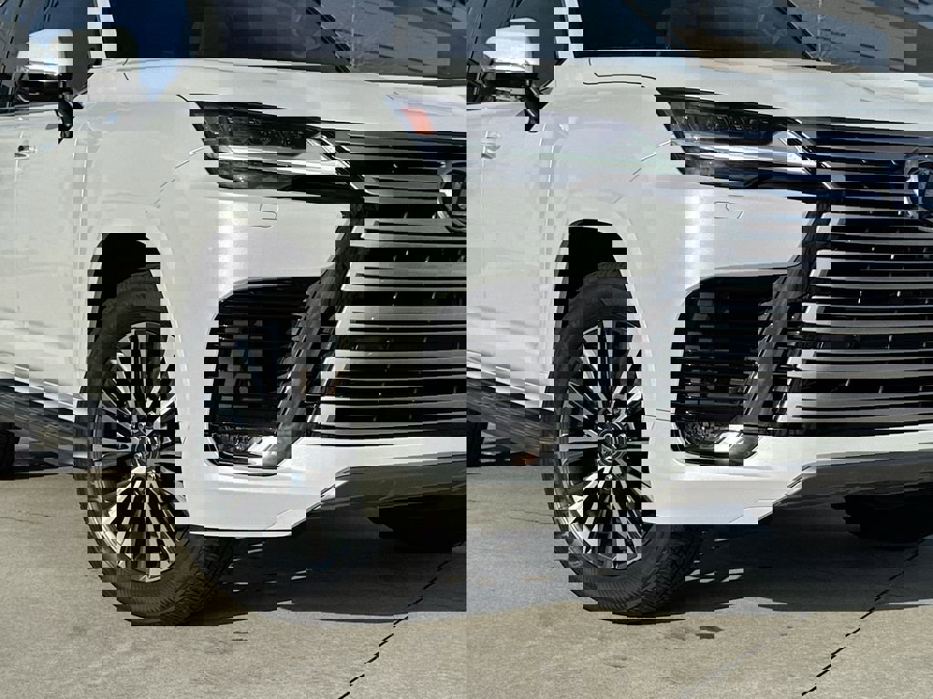 Used 2024 Lexus LX 600 4WD w/ Interior Upgrade Package image 9