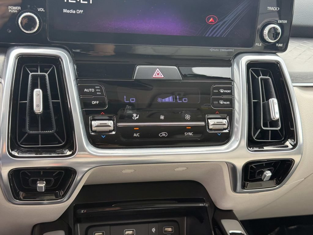 Used 2023 Kia Sorento SX AWD/4WD image 6