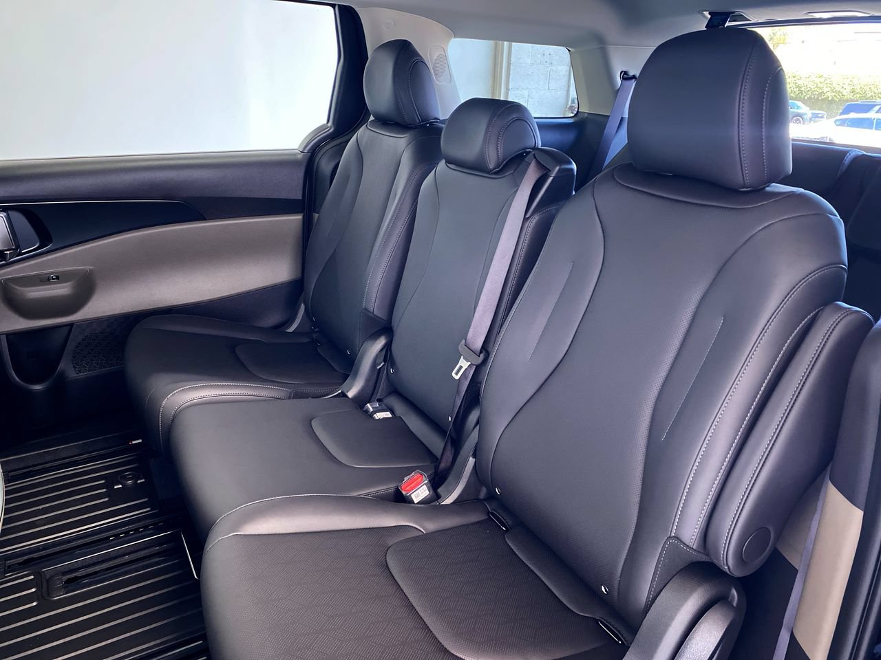 New 2027 Kia Carnival FWD image 34