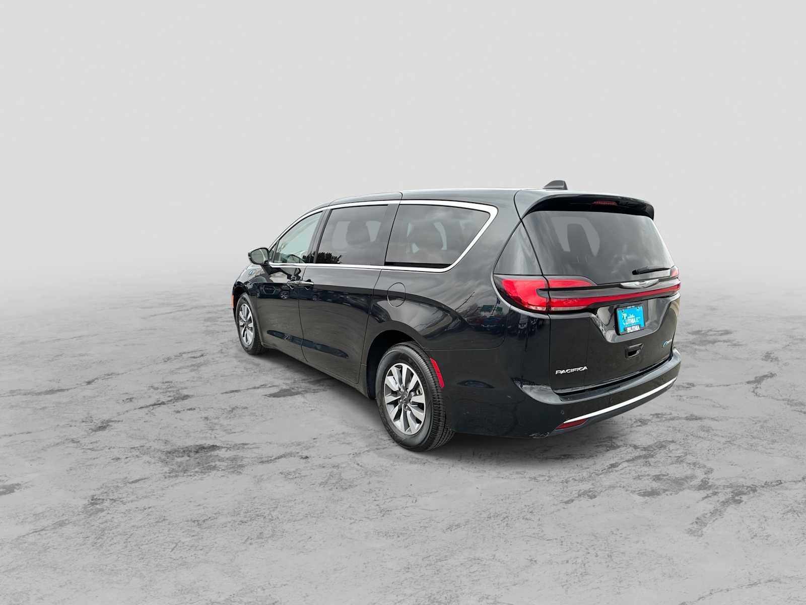 Certified 2023 Chrysler Pacifica Touring-L FWD image 6