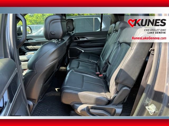 Used 2024 Jeep Wagoneer L Series II w/ Flexible Seating Group AWD/4WD image 13