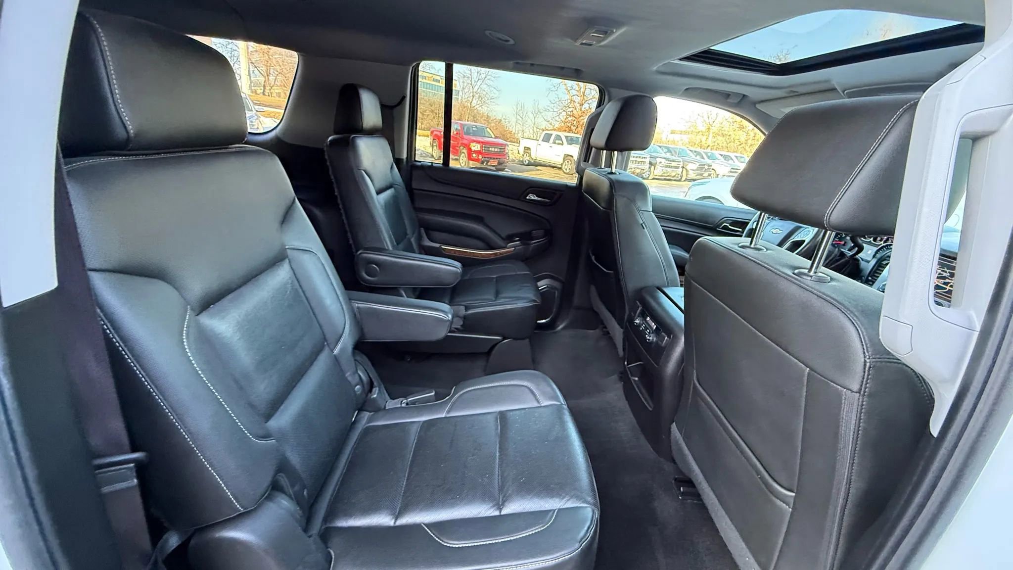 Used 2017 Chevrolet Suburban Premier AWD/4WD image 35