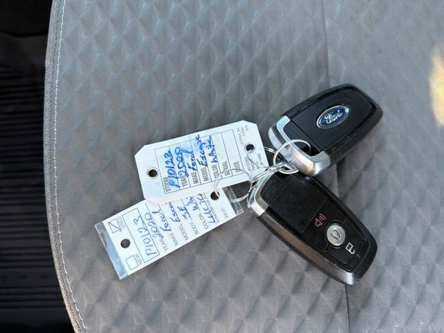 Used 2020 Ford Escape SE image 30