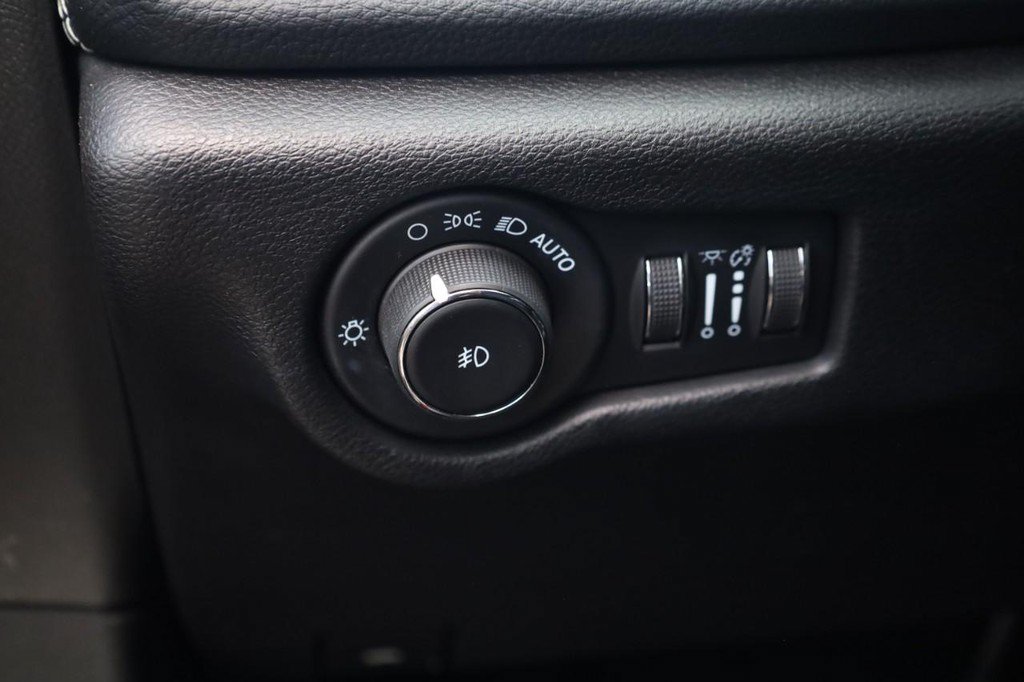Used 2021 Chrysler Pacifica Touring-L w/ Premium & Safety Sphere Group FWD image 12
