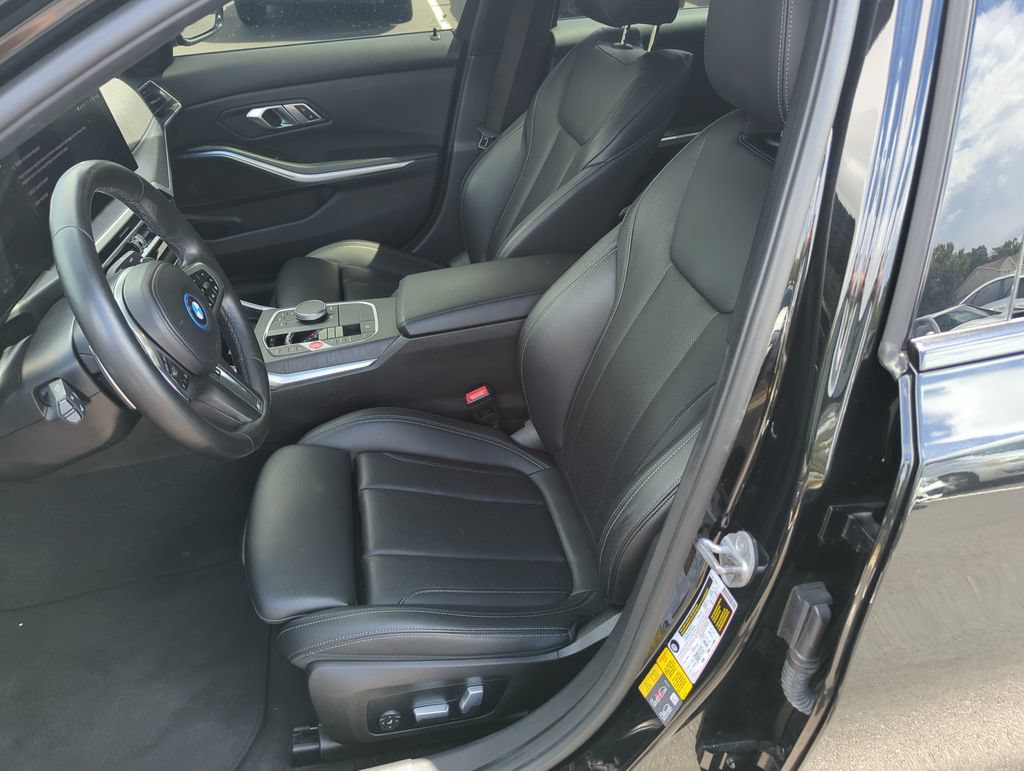 Used 2023 BMW 330e RWD image 12