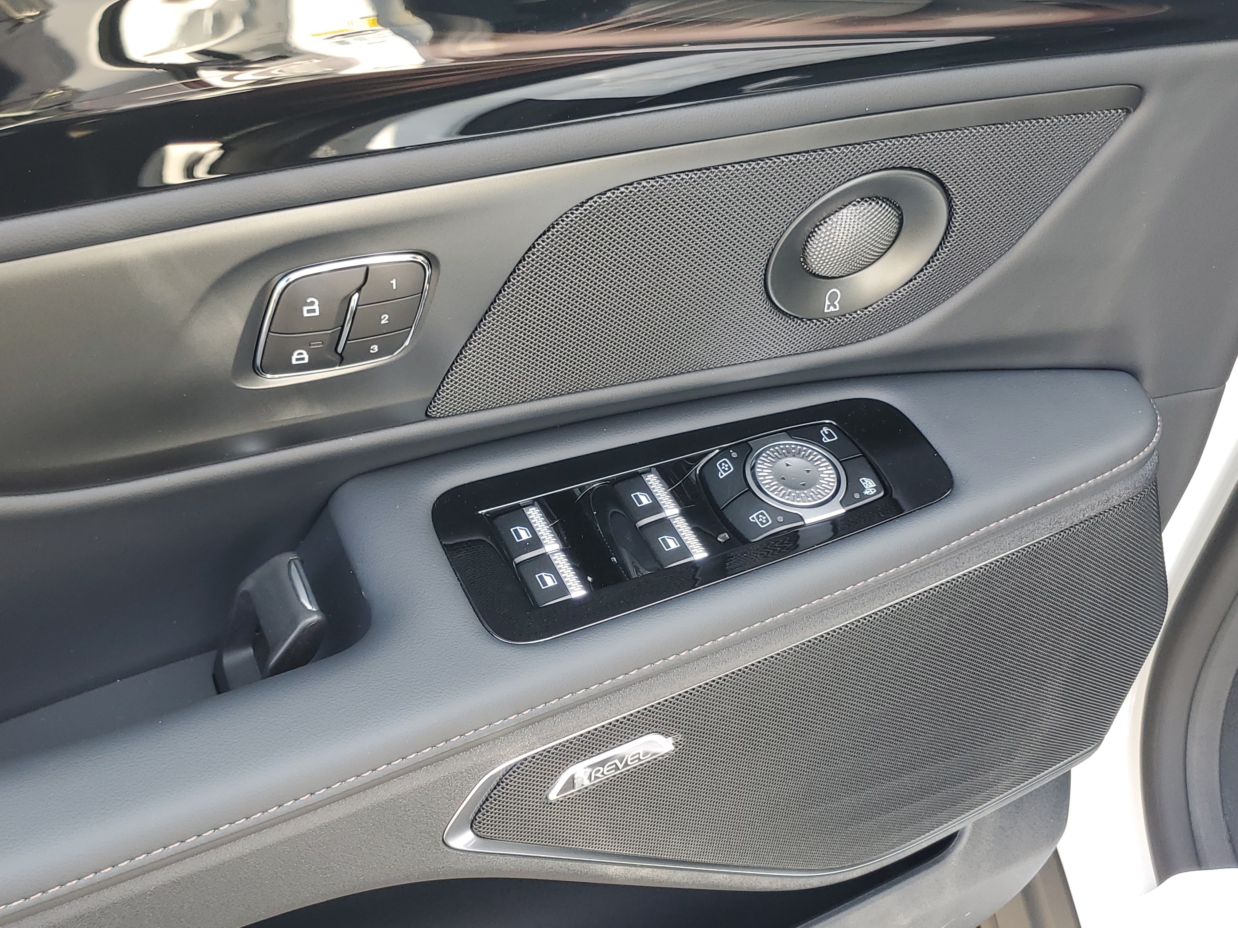 New 2026 Lincoln Nautilus Reserve AWD/4WD image 9