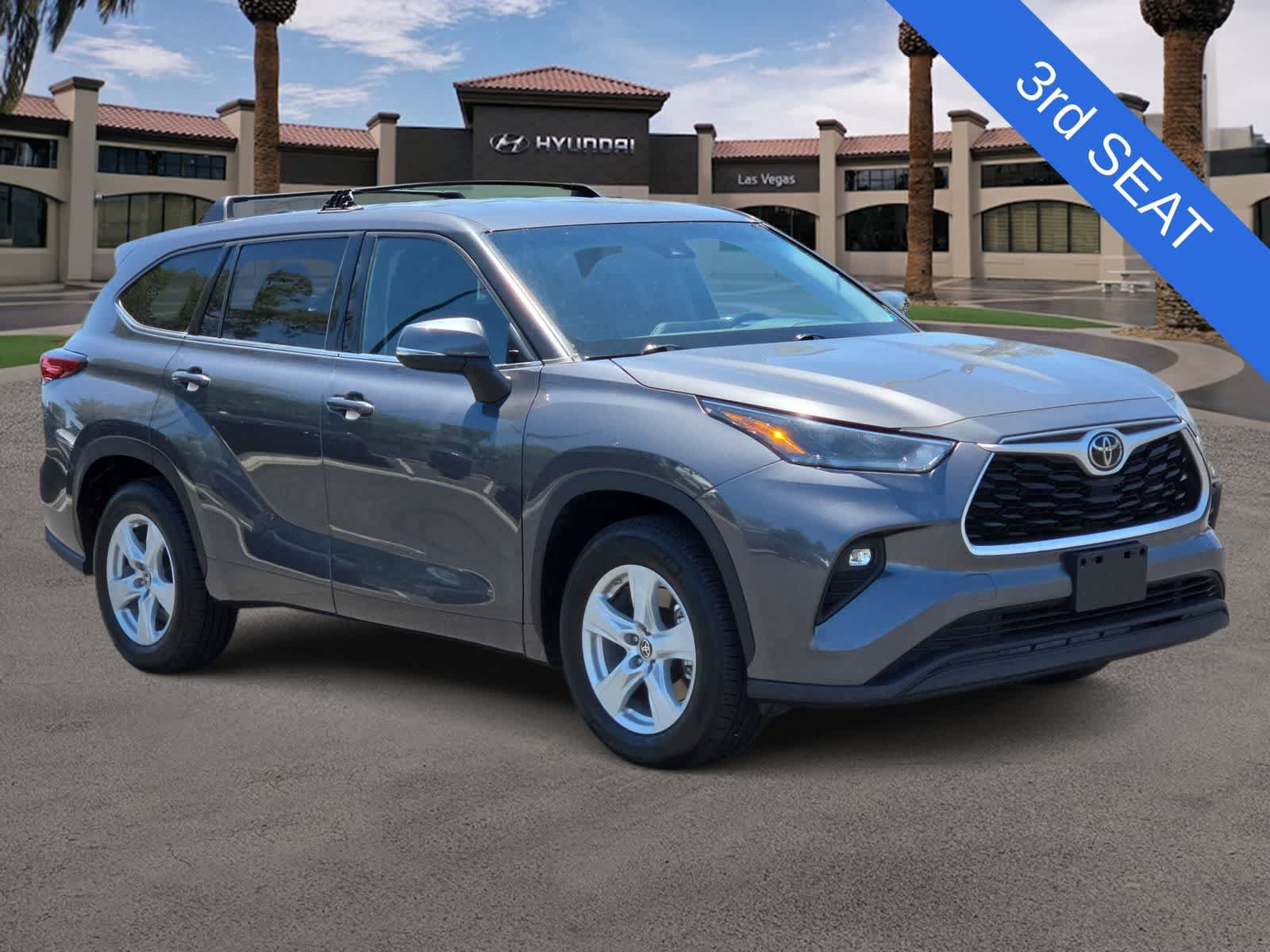 Used 2021 Toyota Highlander LE FWD image 2