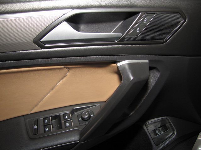 Used 2024 Volkswagen Tiguan SE R-Line image 12
