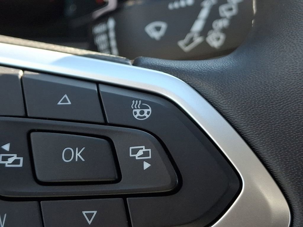 Certified 2023 Volkswagen Taos SEL image 27