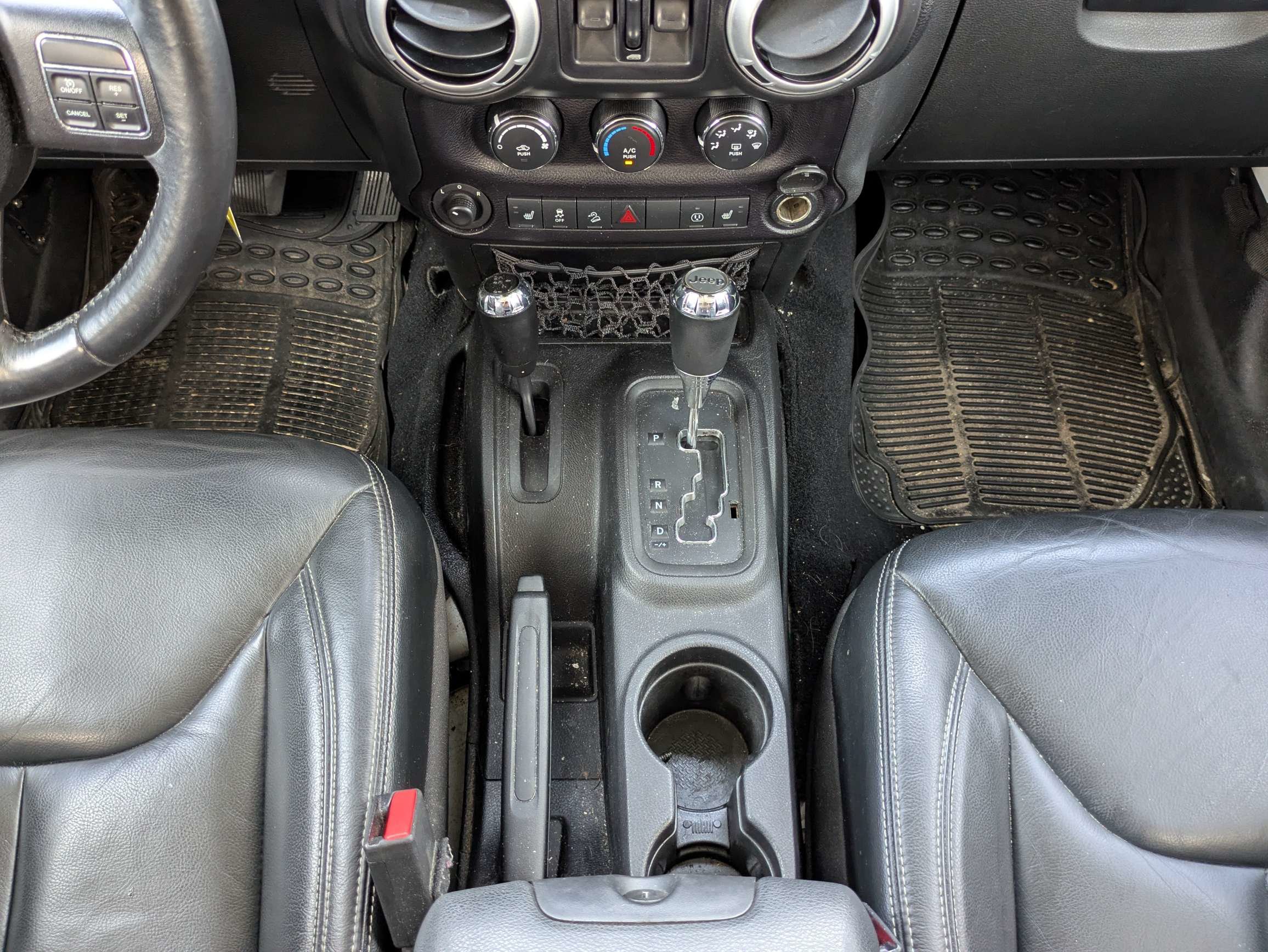 Used 2015 Jeep Wrangler Unlimited Sahara w/ Dual Top Group AWD/4WD image 19
