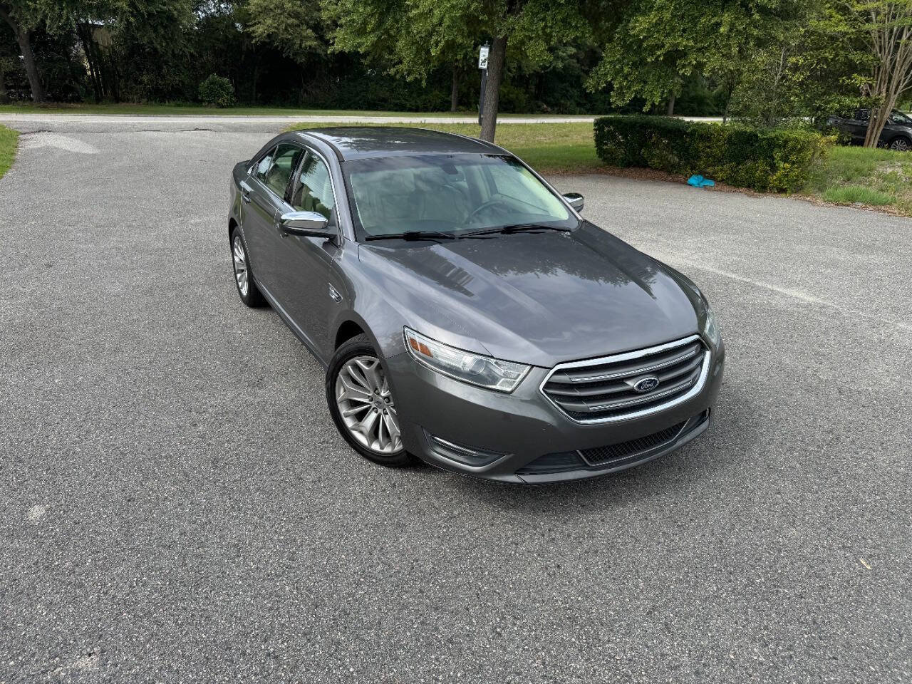 Used 2013 Ford Taurus Limited FWD image 38
