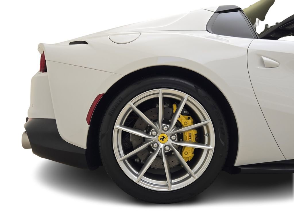 Used 2022 Ferrari 812 GTS image 8