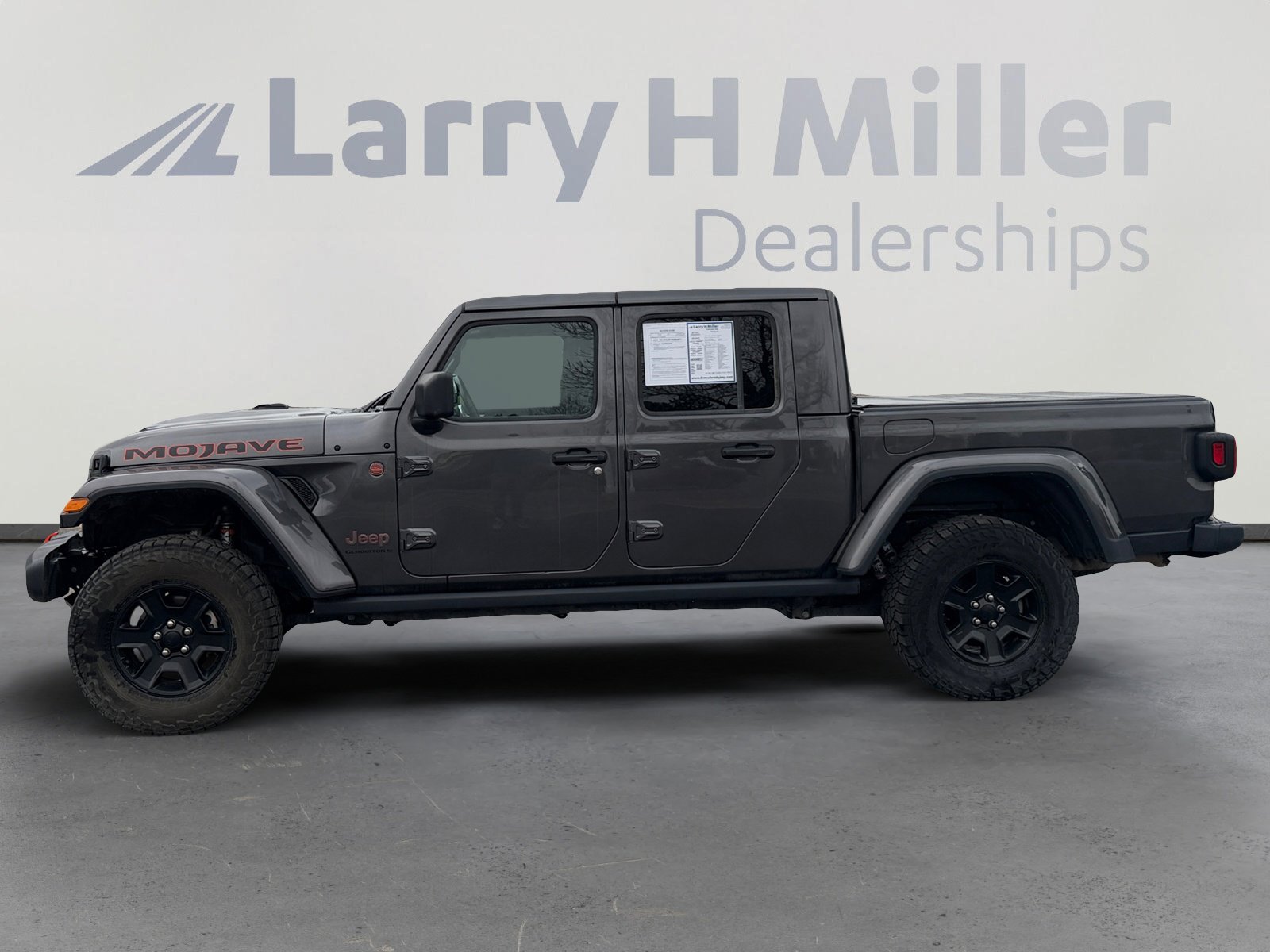 Used 2023 Jeep Gladiator Mojave image 2