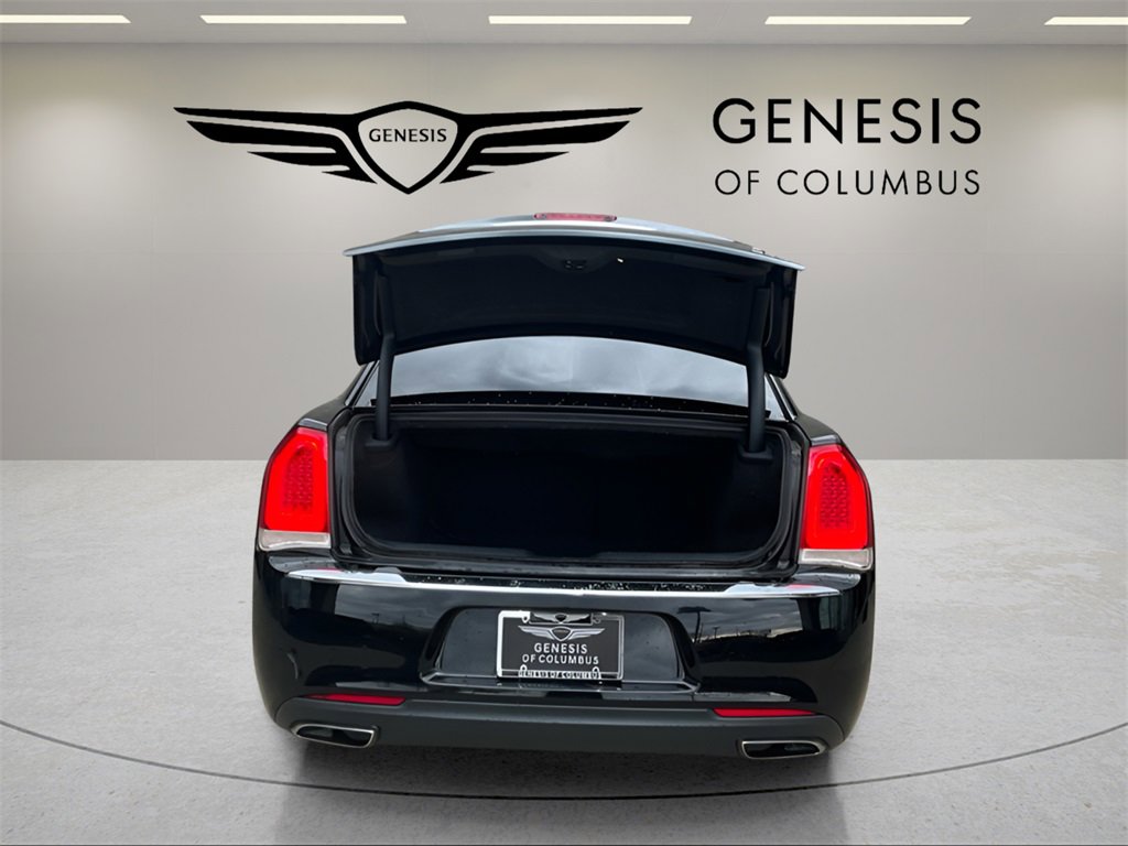 Used 2017 Chrysler 300 Limited image 4