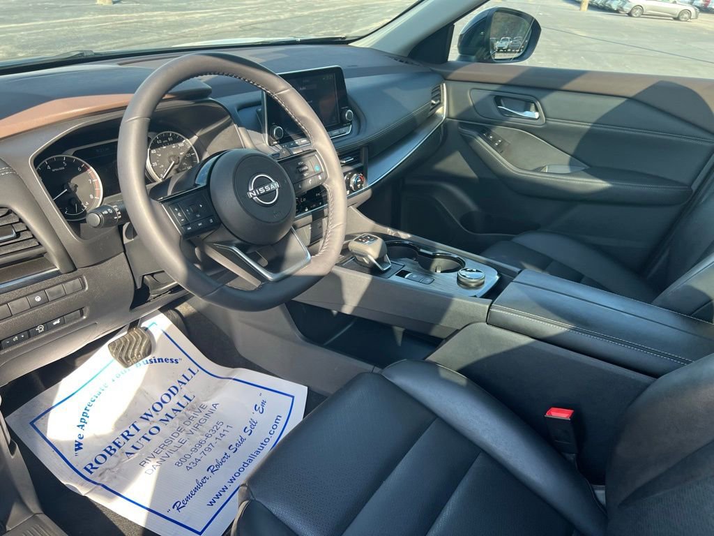 Used 2023 Nissan Rogue SV w/ SV Premium B Package image 16