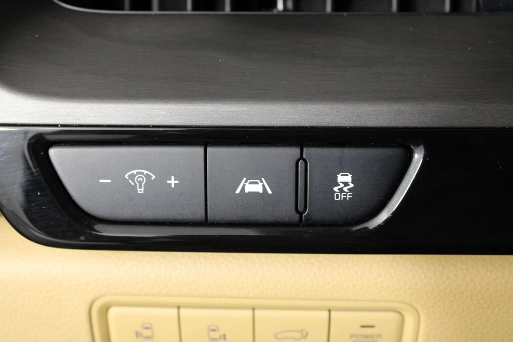 Used 2022 Kia Carnival EX FWD image 23