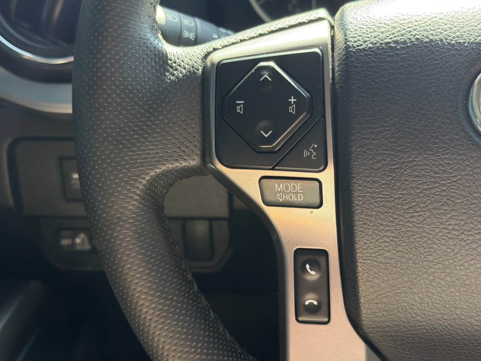 Used 2022 Toyota Tacoma SR5 w/ Technology Package RWD image 30