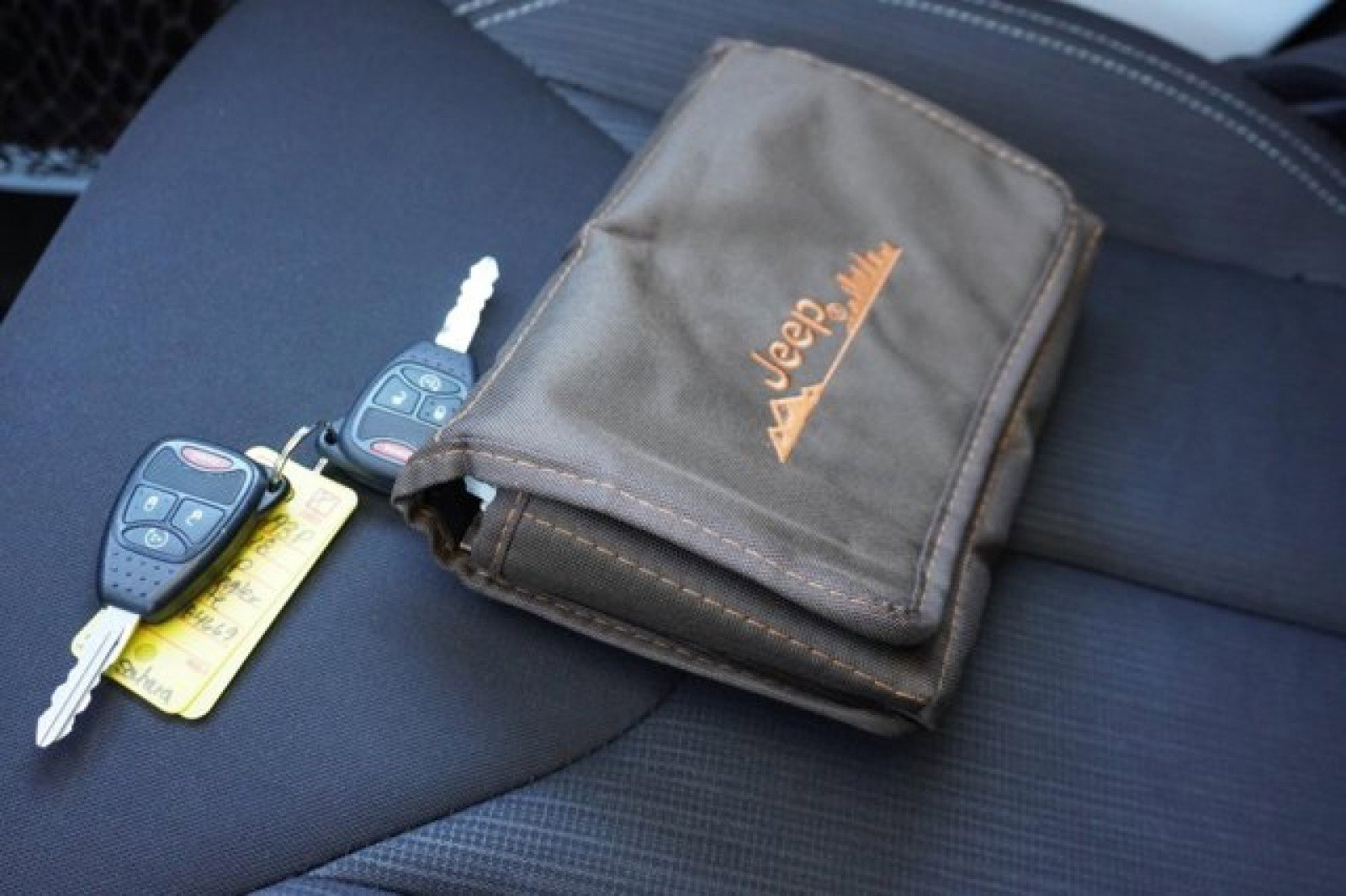 Used 2018 Jeep Wrangler Sahara w/ Connectivity Group image 23