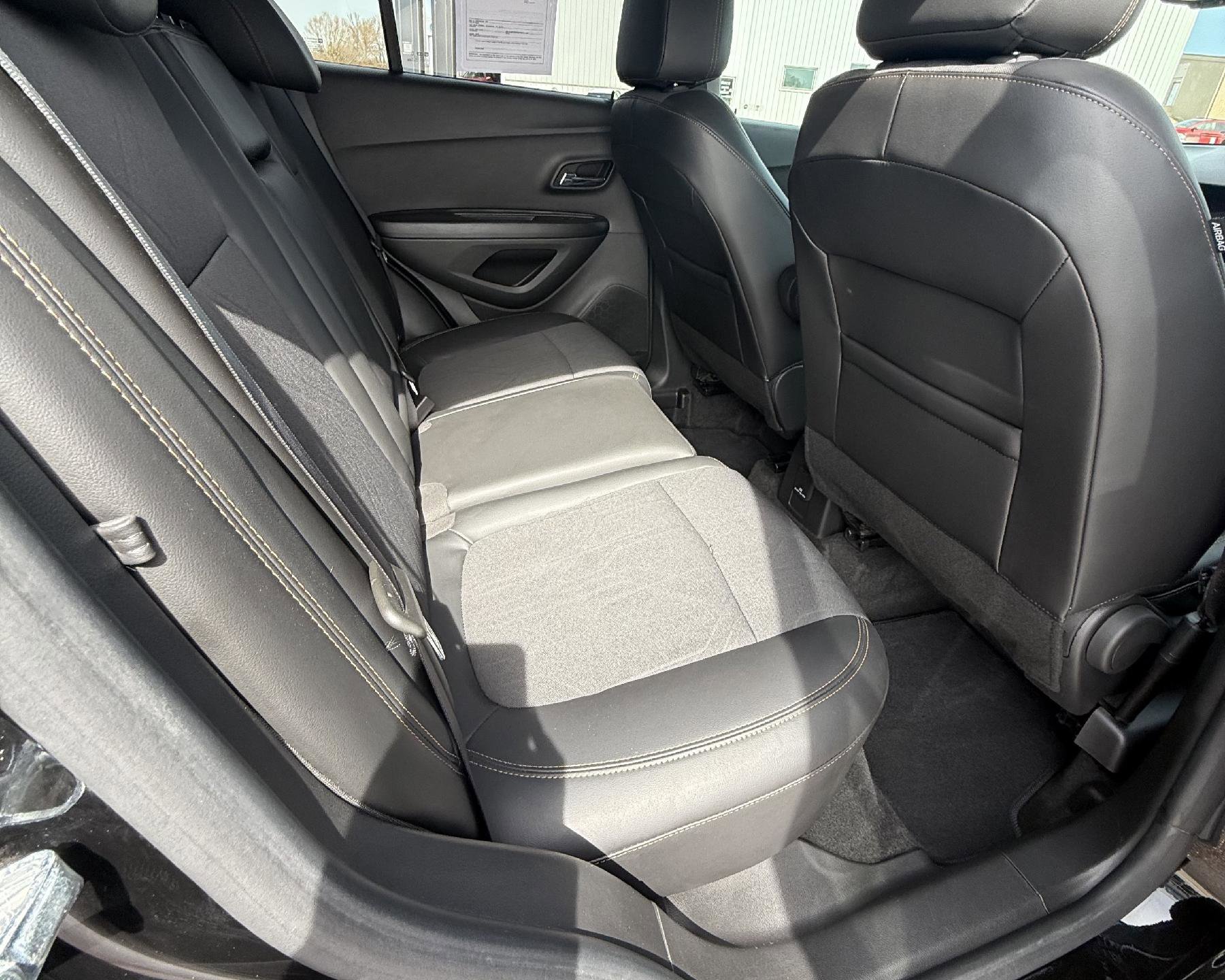 Used 2022 Chevrolet Trax LT w/ Driver Confidence Package image 16