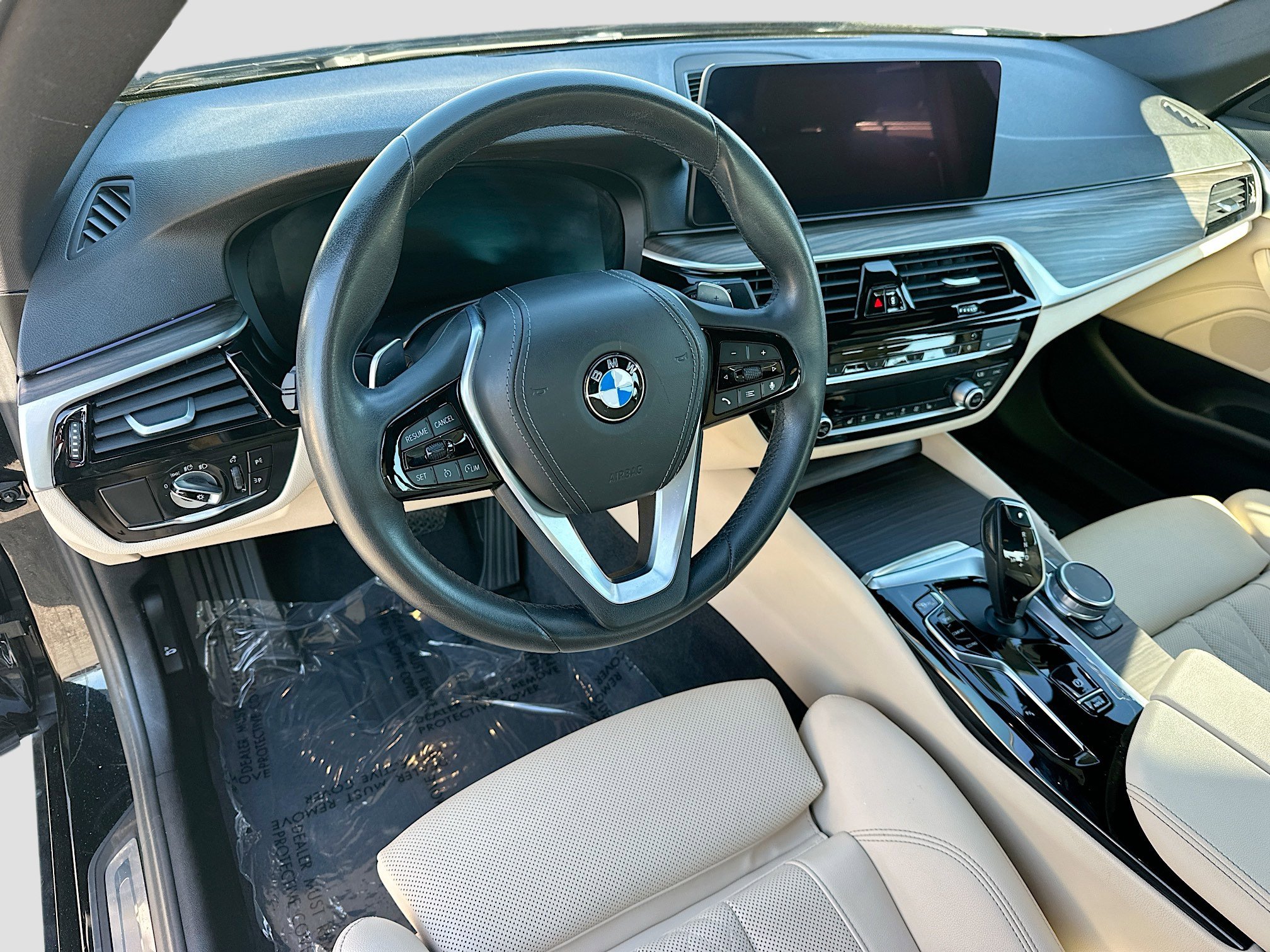 Used 2022 BMW 530i w/ Convenience Package image 9