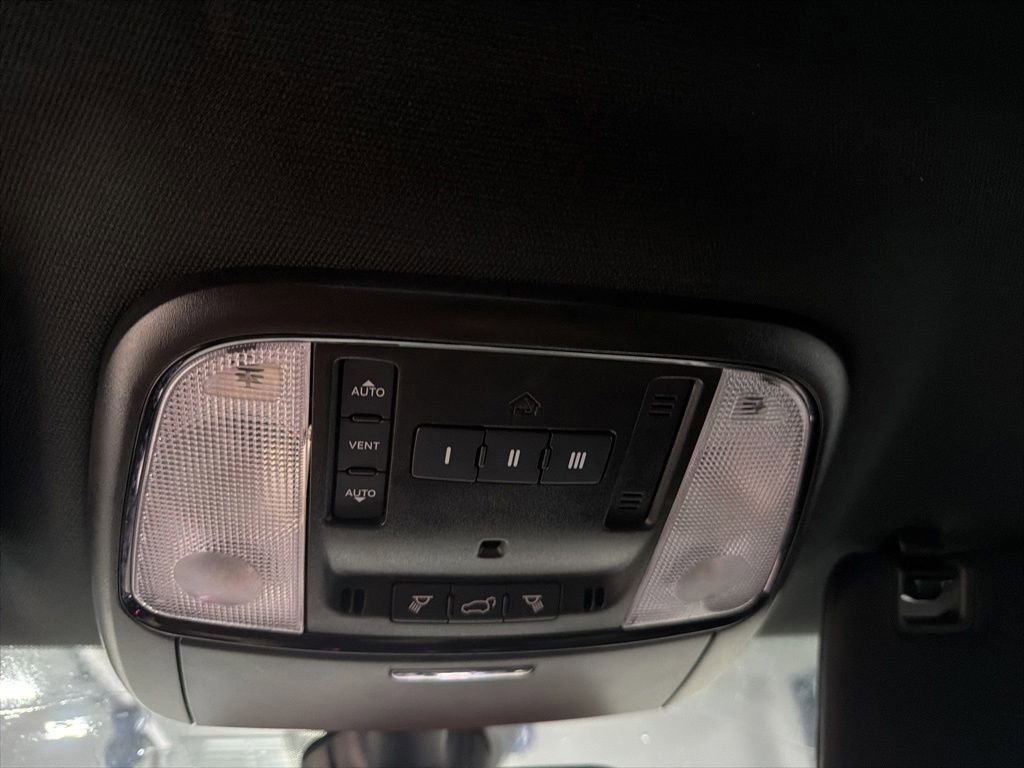 Used 2022 Dodge Durango R/T w/ Blacktop Package AWD/4WD image 26
