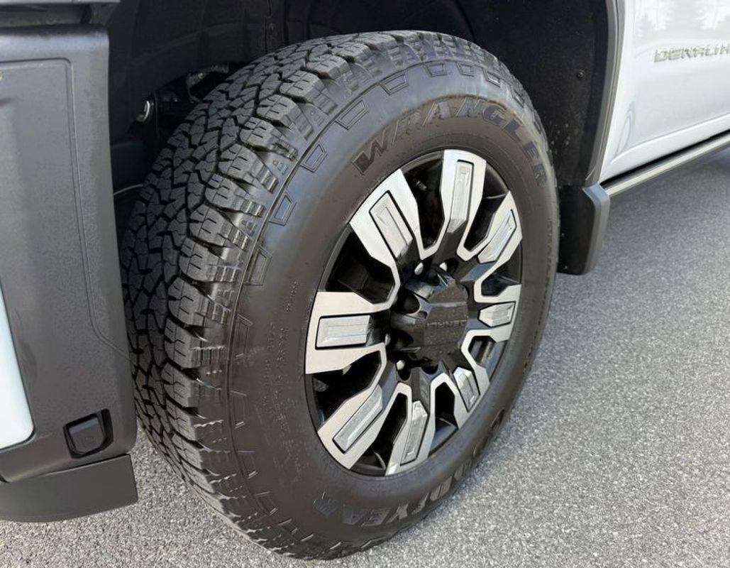 Used 2025 GMC Sierra 3500 Denali w/ Denali Reserve Package image 12